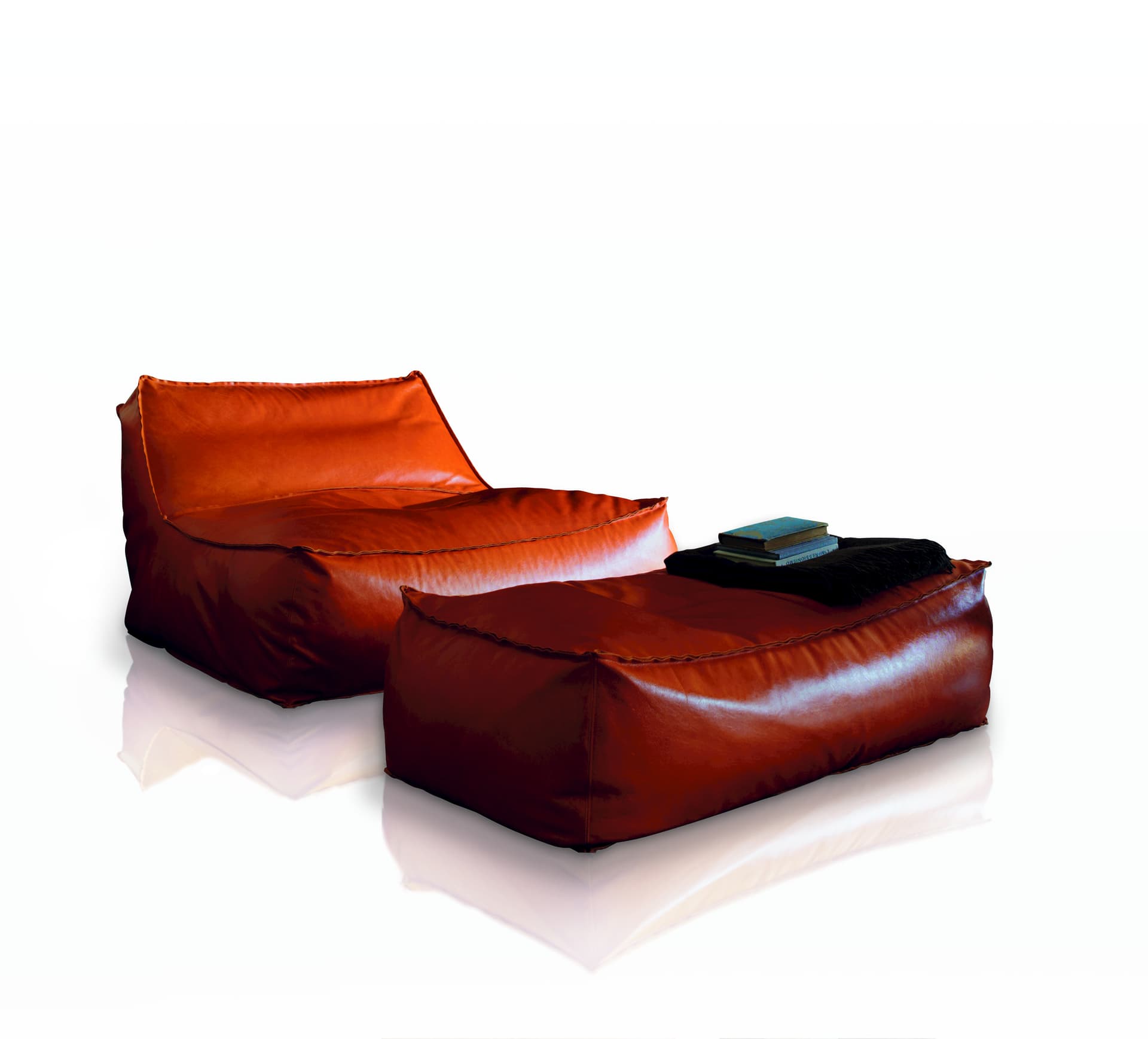 Verzelloni
ZOE
Rectangular leather pouf