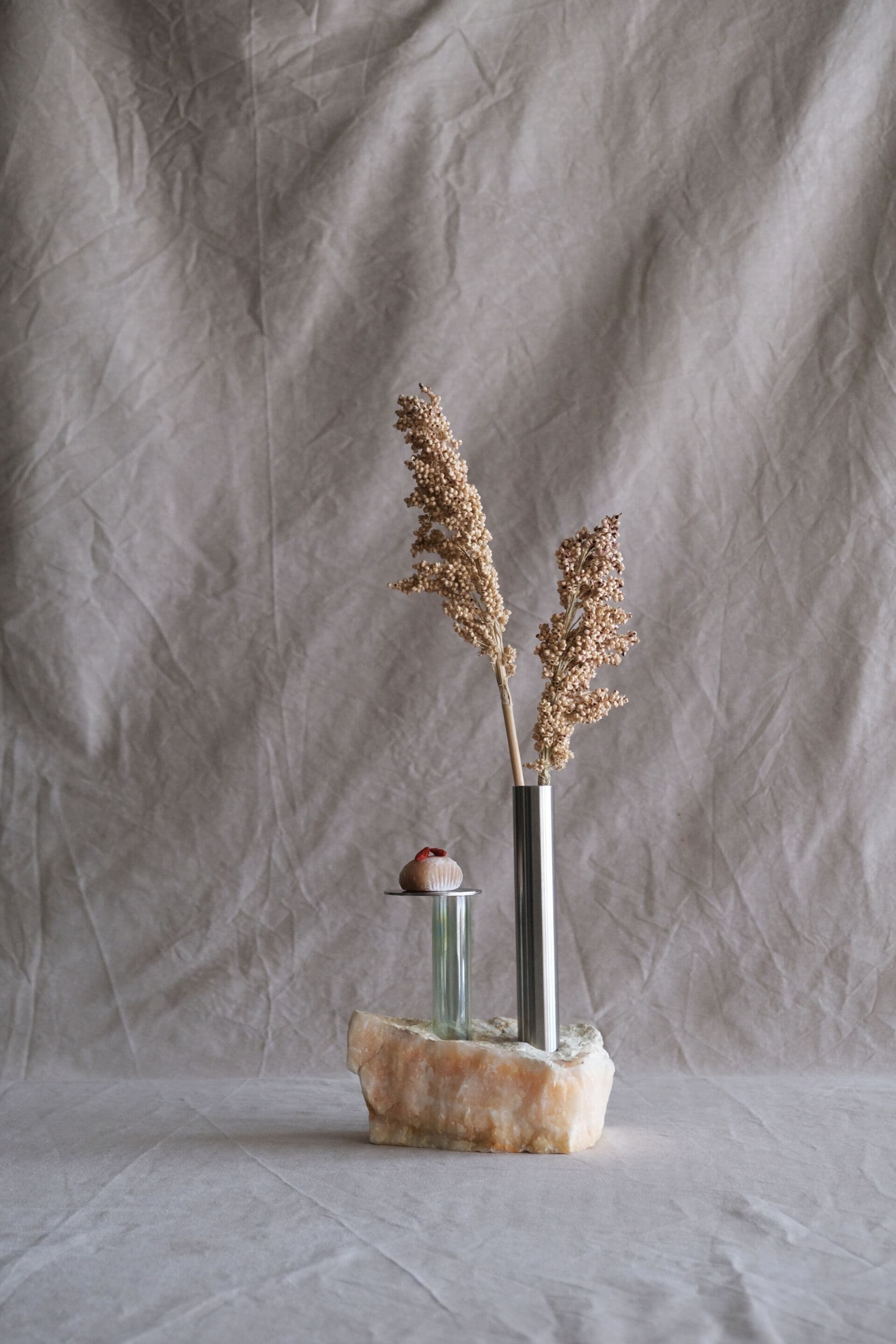 VESTA FURNITURE
METEORITI A
Stem onyx, stainless steel and borosilicate blown glass vase