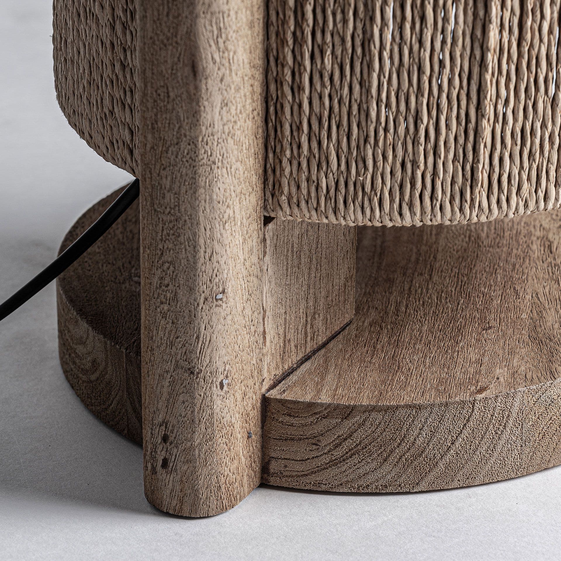 Vical Home
JACQUARD
Raffia table lamp
