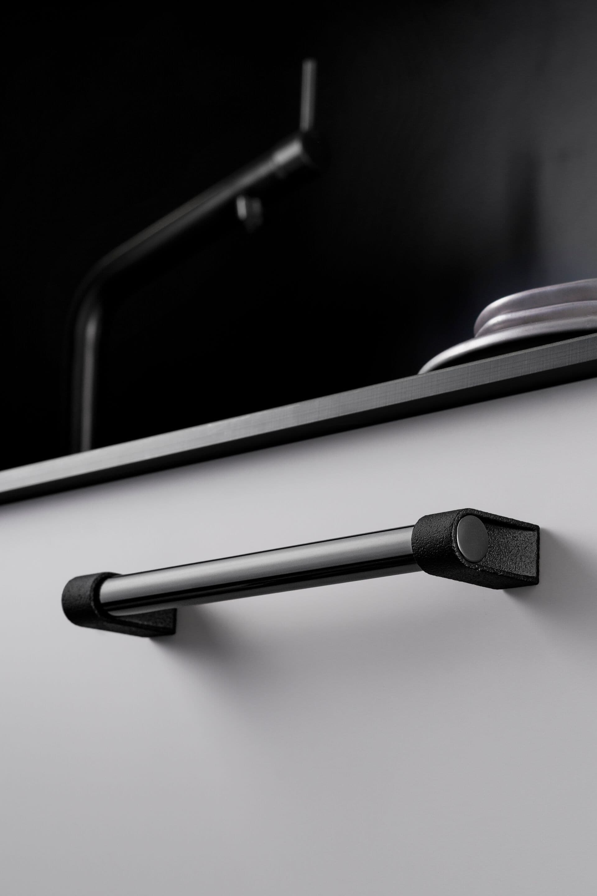 Viefe
CASEY
Aluminium Bridge furniture handle
