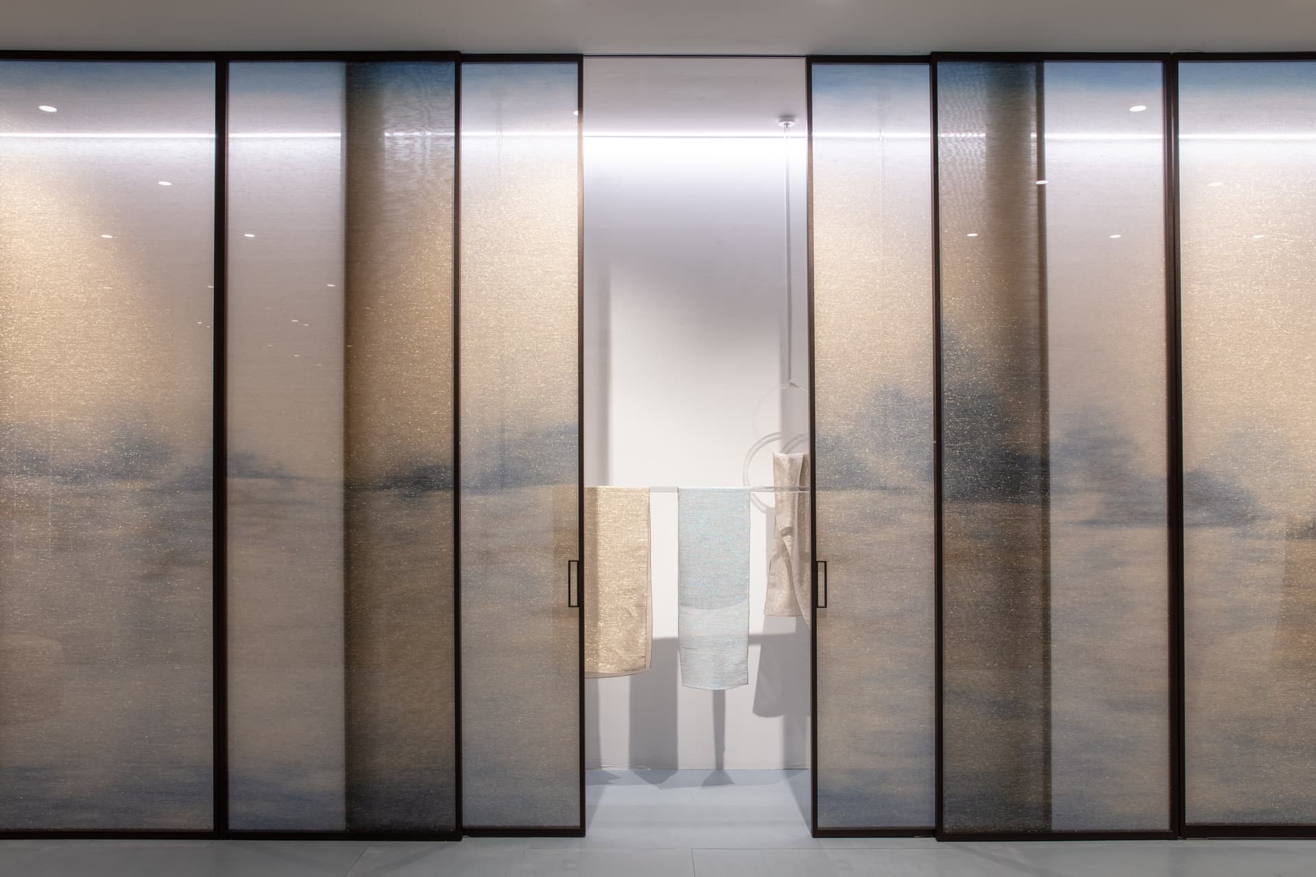 Viva Porte
BELLAGIO
Glass and aluminium internal sliding door