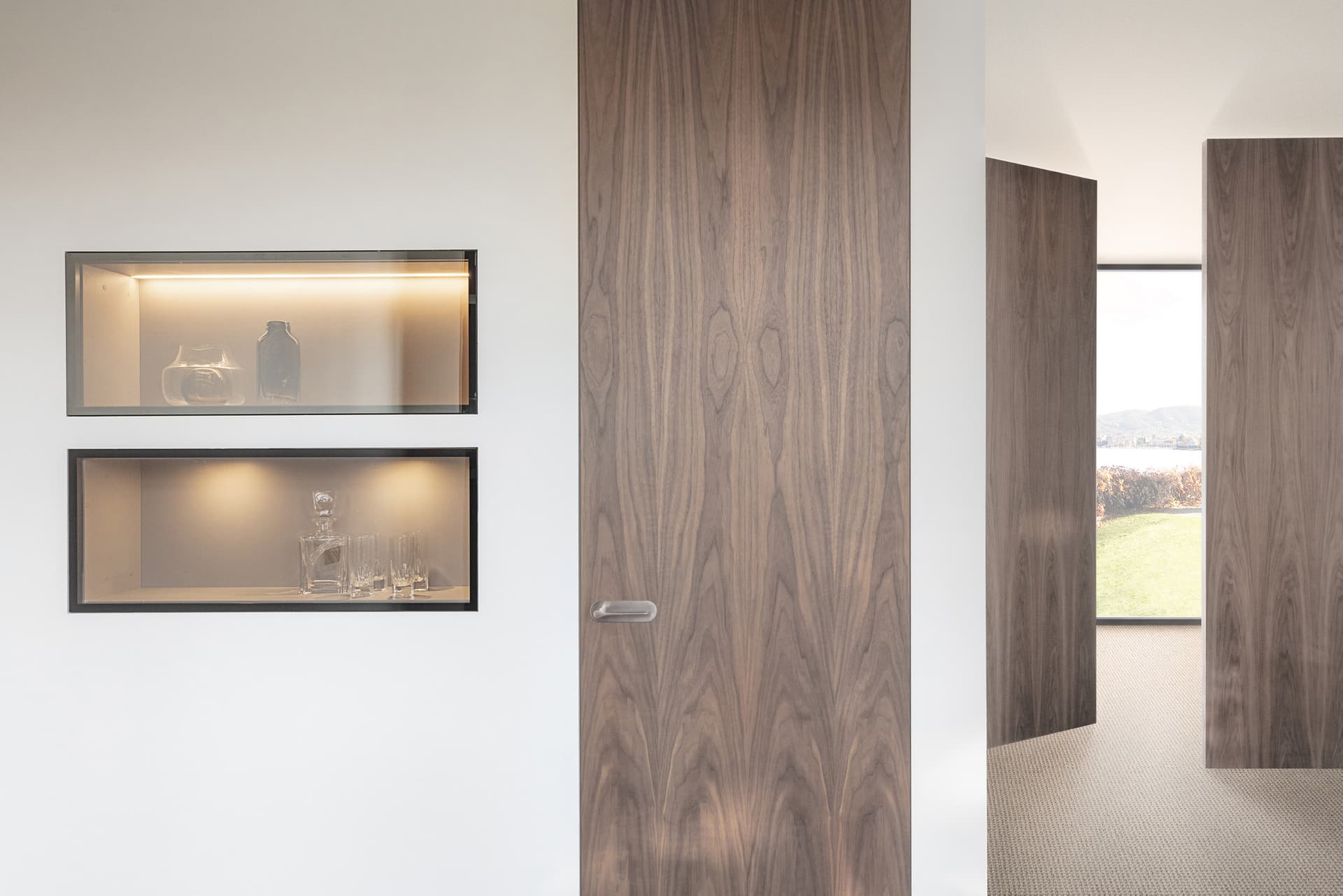 Viva Porte
V0
Hinged flush-fitting wooden door