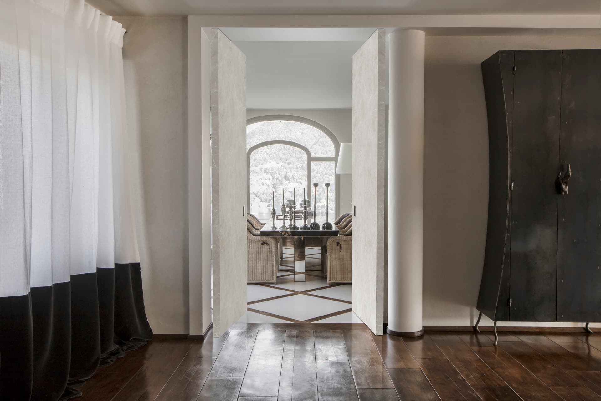 Viva Porte
VPIVOT
Pivot flush-fitting wooden door