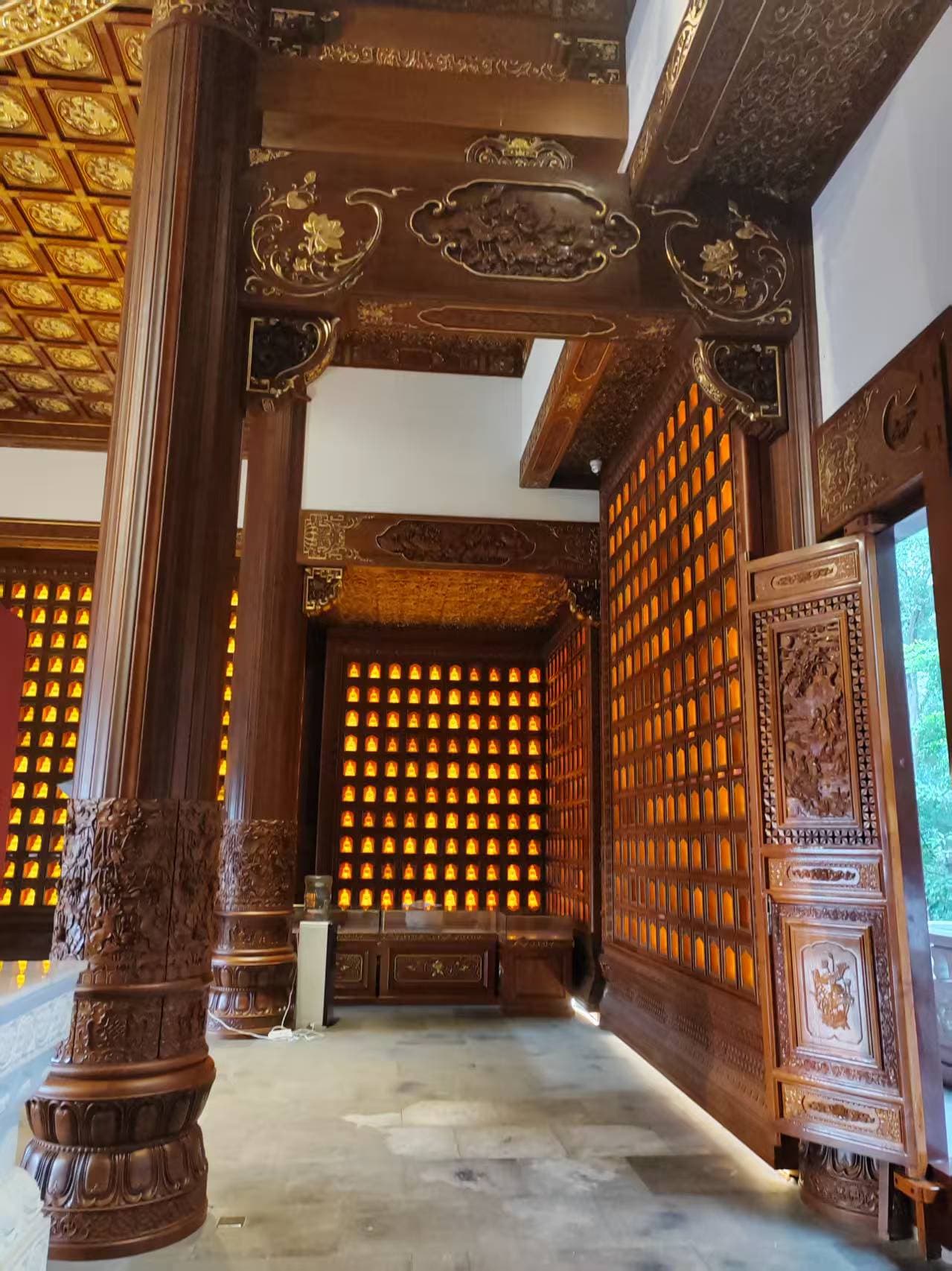 WANSHE
SOLID WOOD DOOR
Wooden door