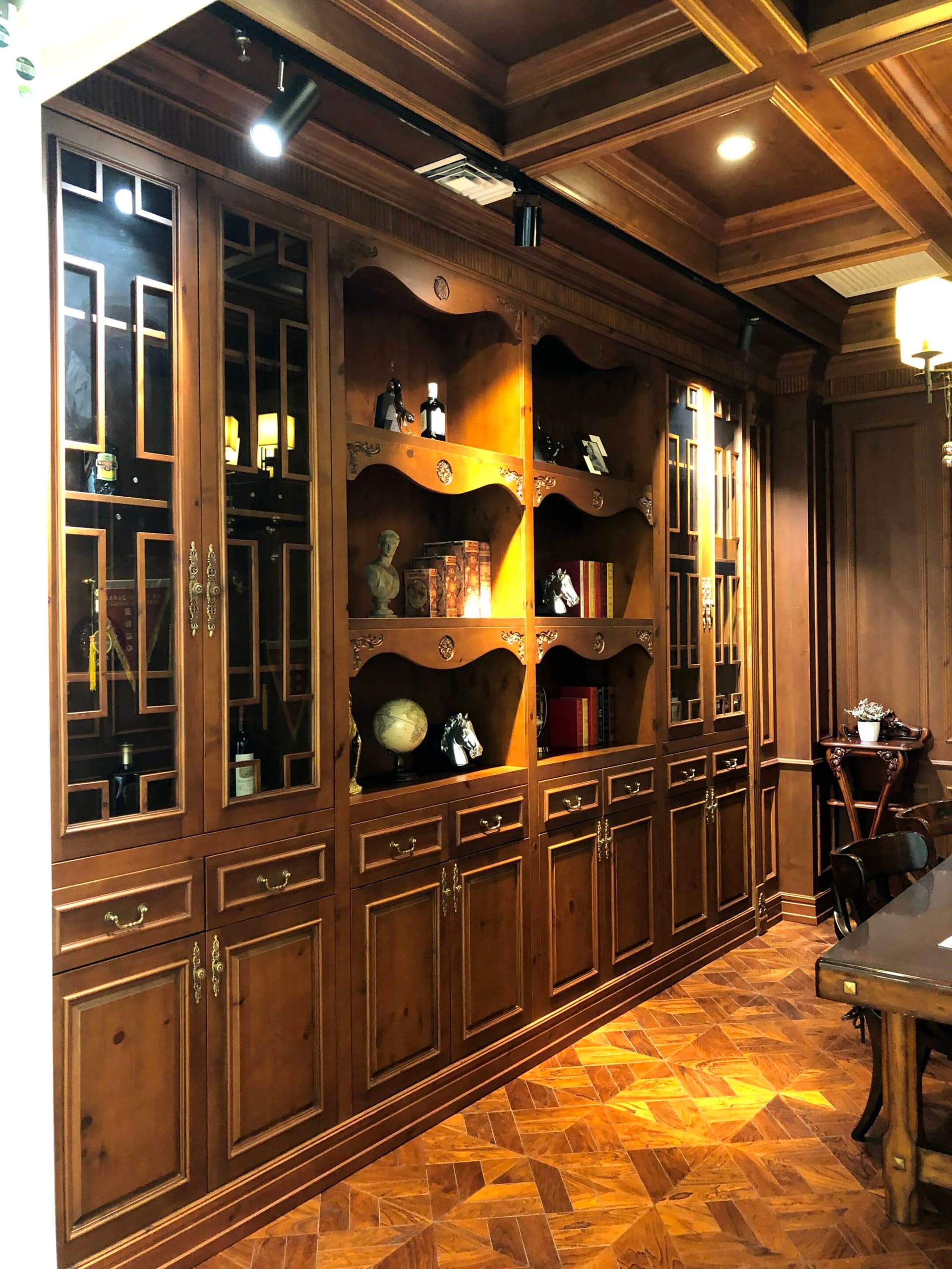 WANSHE
SOLID-WOOD WINE CELLAR
Bottle rack