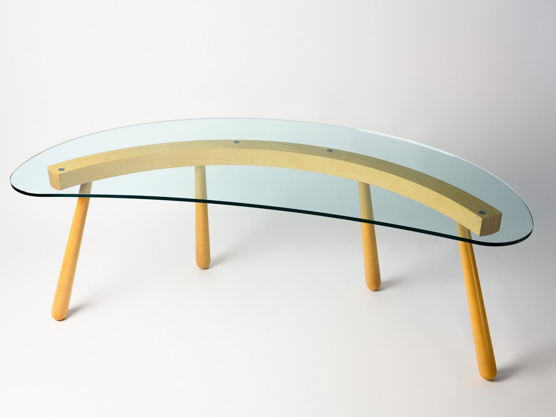 Wiener GTV Design
BOOMERANG
Tempered glass desk with beech wood legs