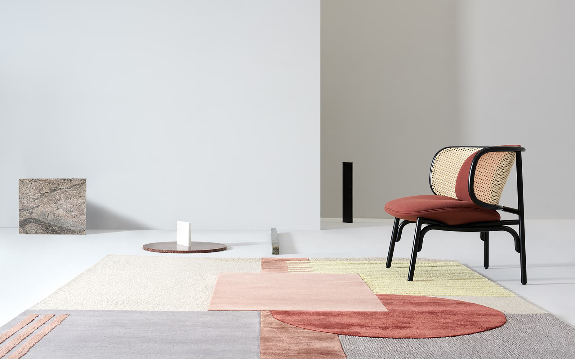 Wiener GTV Design
PINK
Hand-knotted rectangular rug in wool and viscose