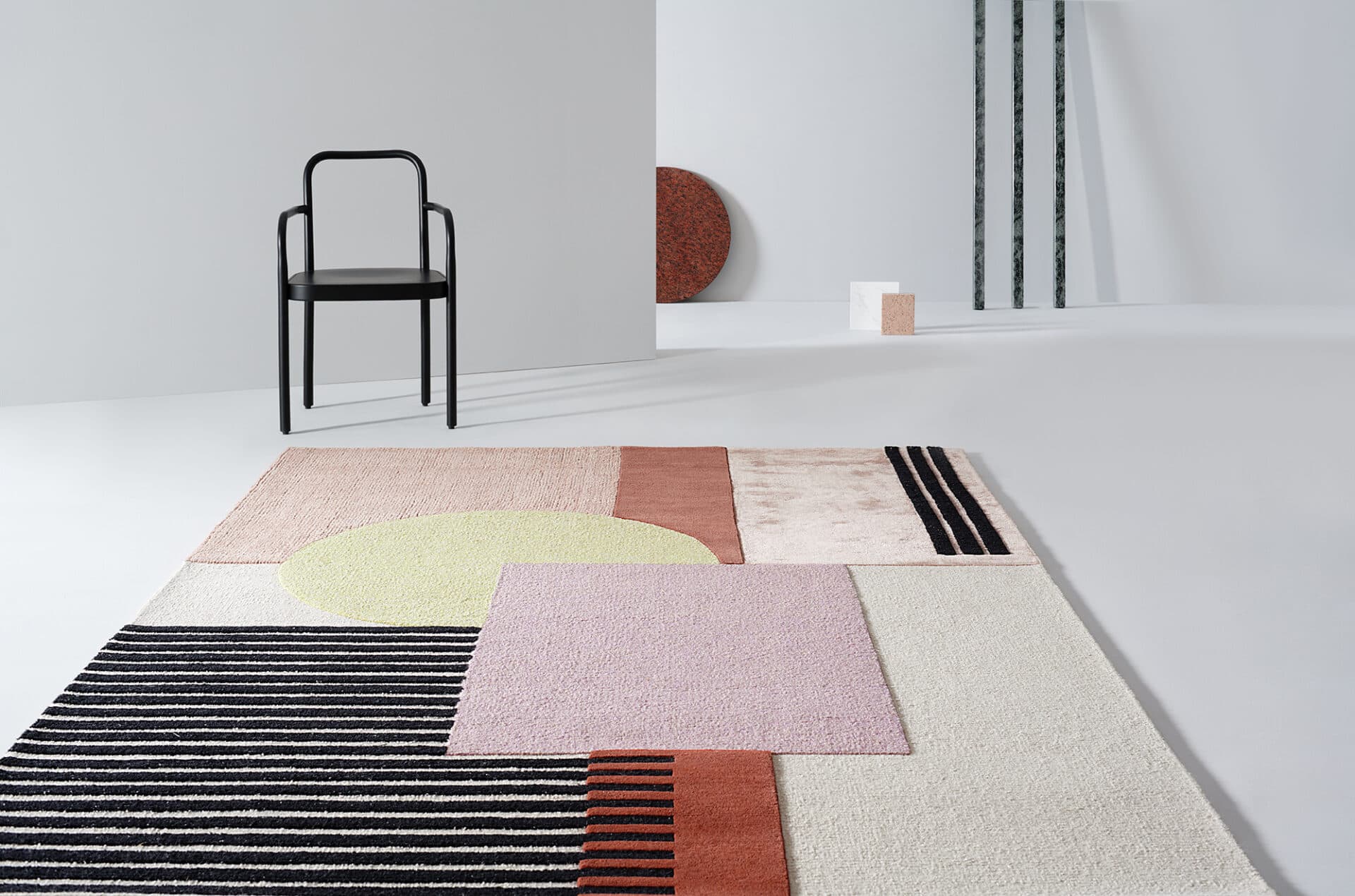 Wiener GTV Design
YELLOW
Hand-knotted rectangular rug in wool and viscose
