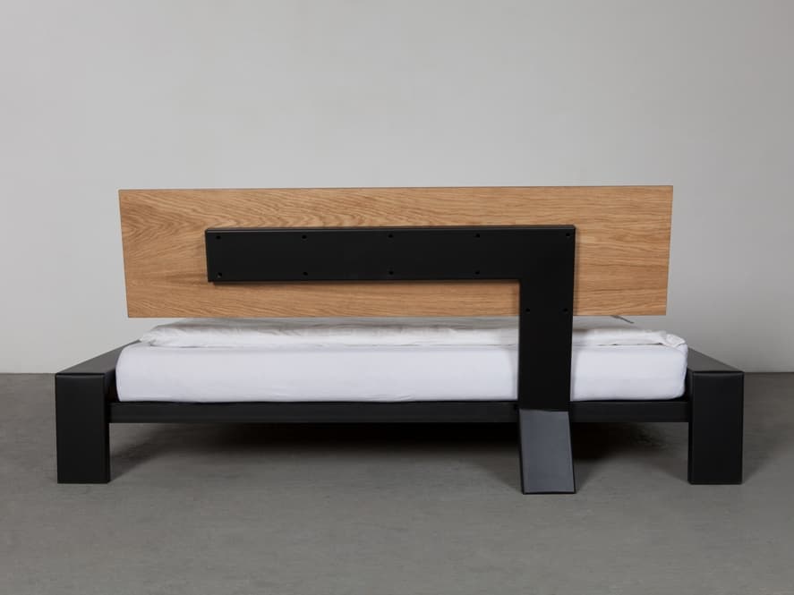 Wissmann raumobjekte
SIDE - ART326
Steel and wood bed