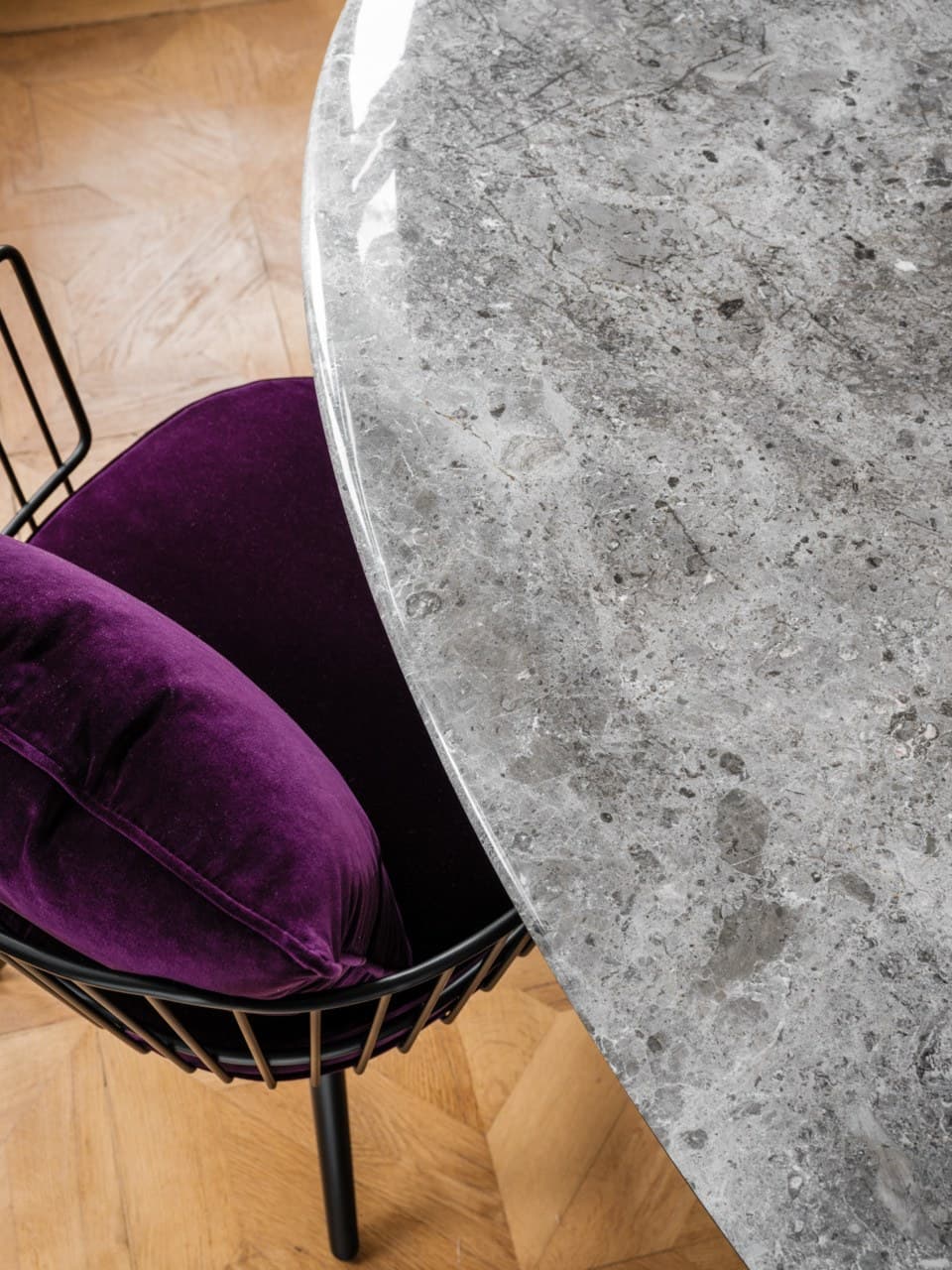 Wittmann
ANTILLES
Oval marble dining table