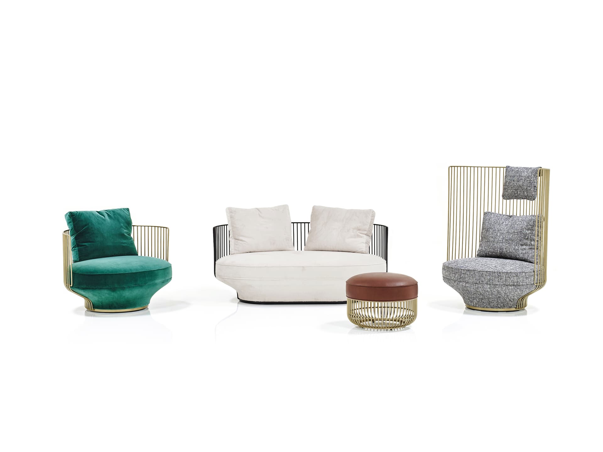 Wittmann
PARADISE BIRD
2 seater fabric sofa