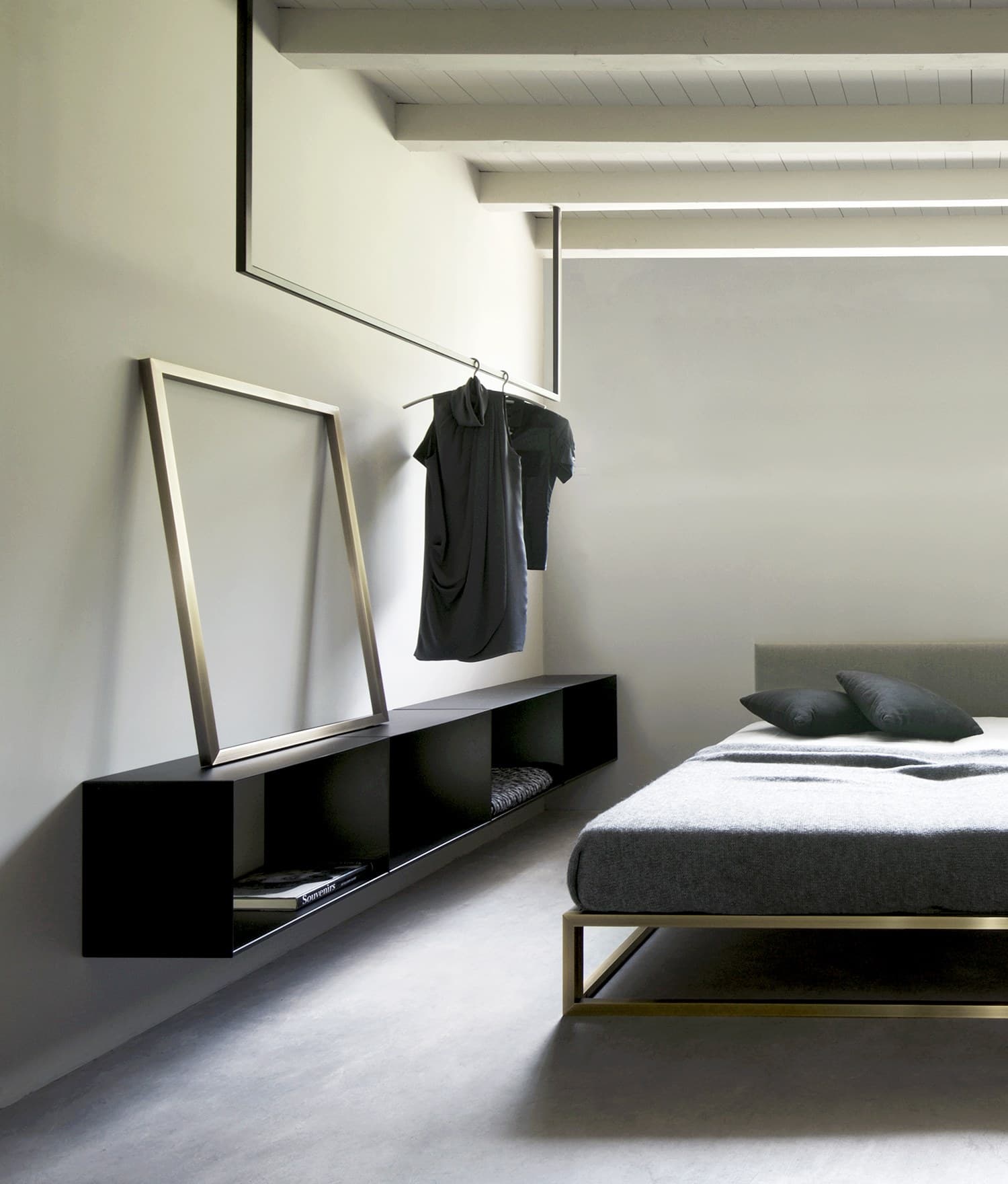 XAM
SPACE UP + KHAO
Hanging coat rack