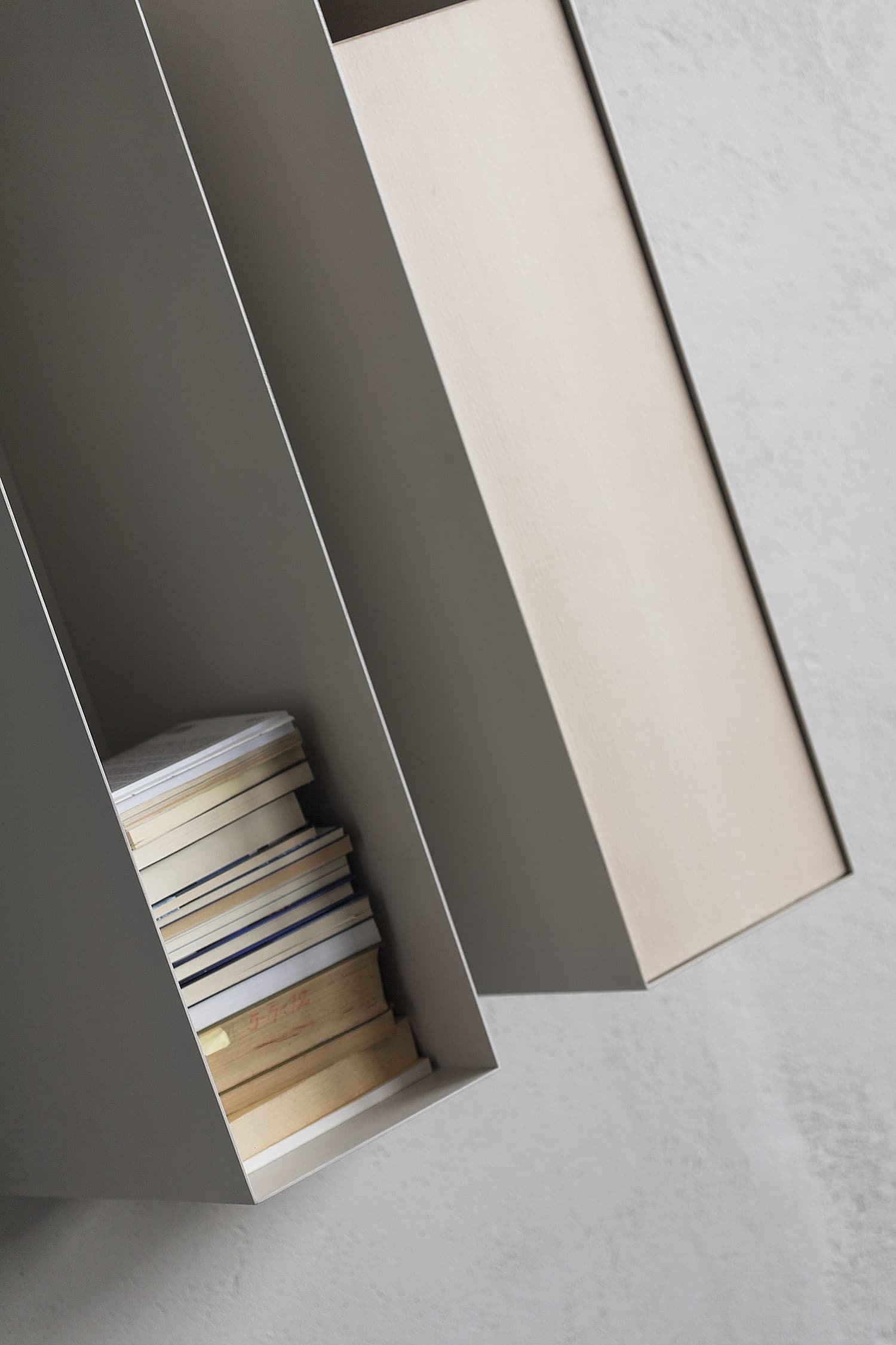 XAM
VERTICAL
Open metal wall cabinet