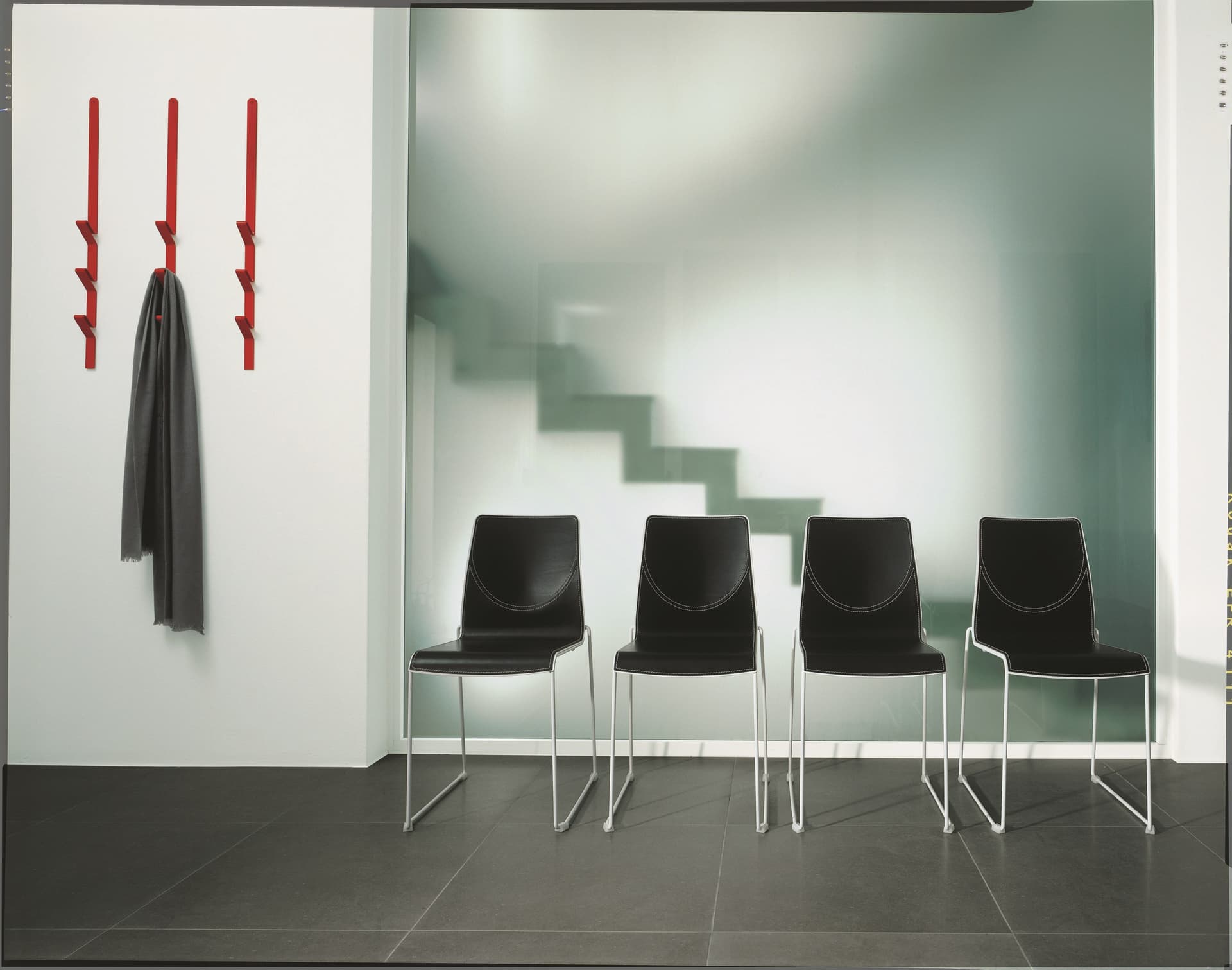 YDF
CAMILLA CLUB
Sled base ergonomic chair