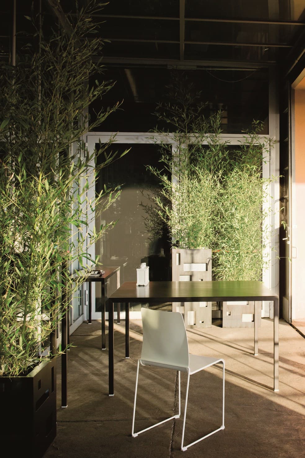 YDF
ERNESTO NATURAL
Custom metal table