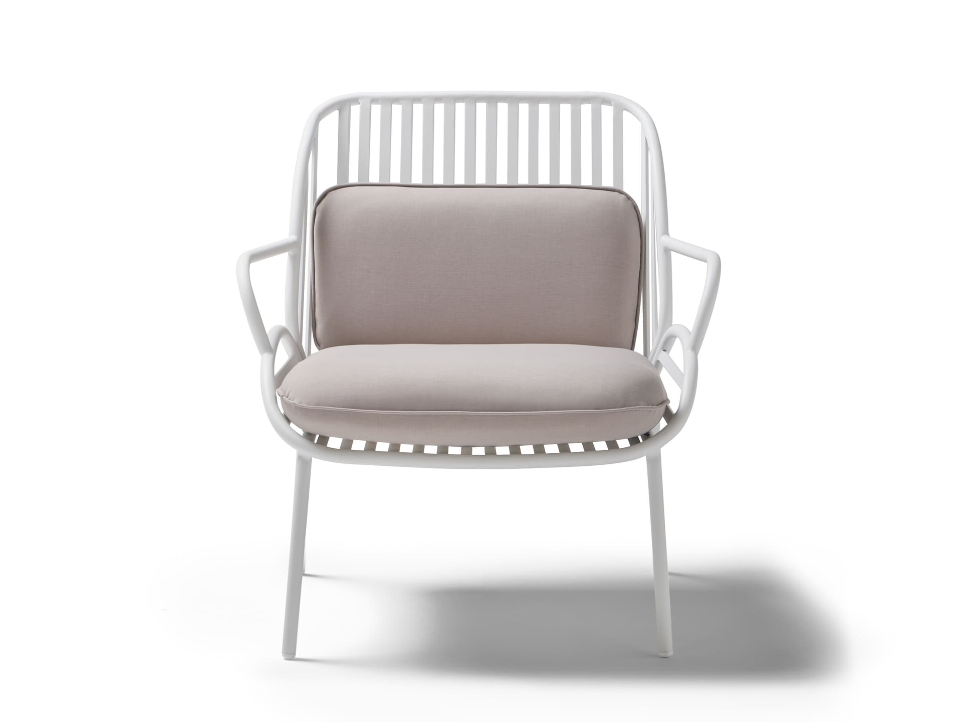 Zavotti
RAYURE
Aluminium garden armchair with armrests