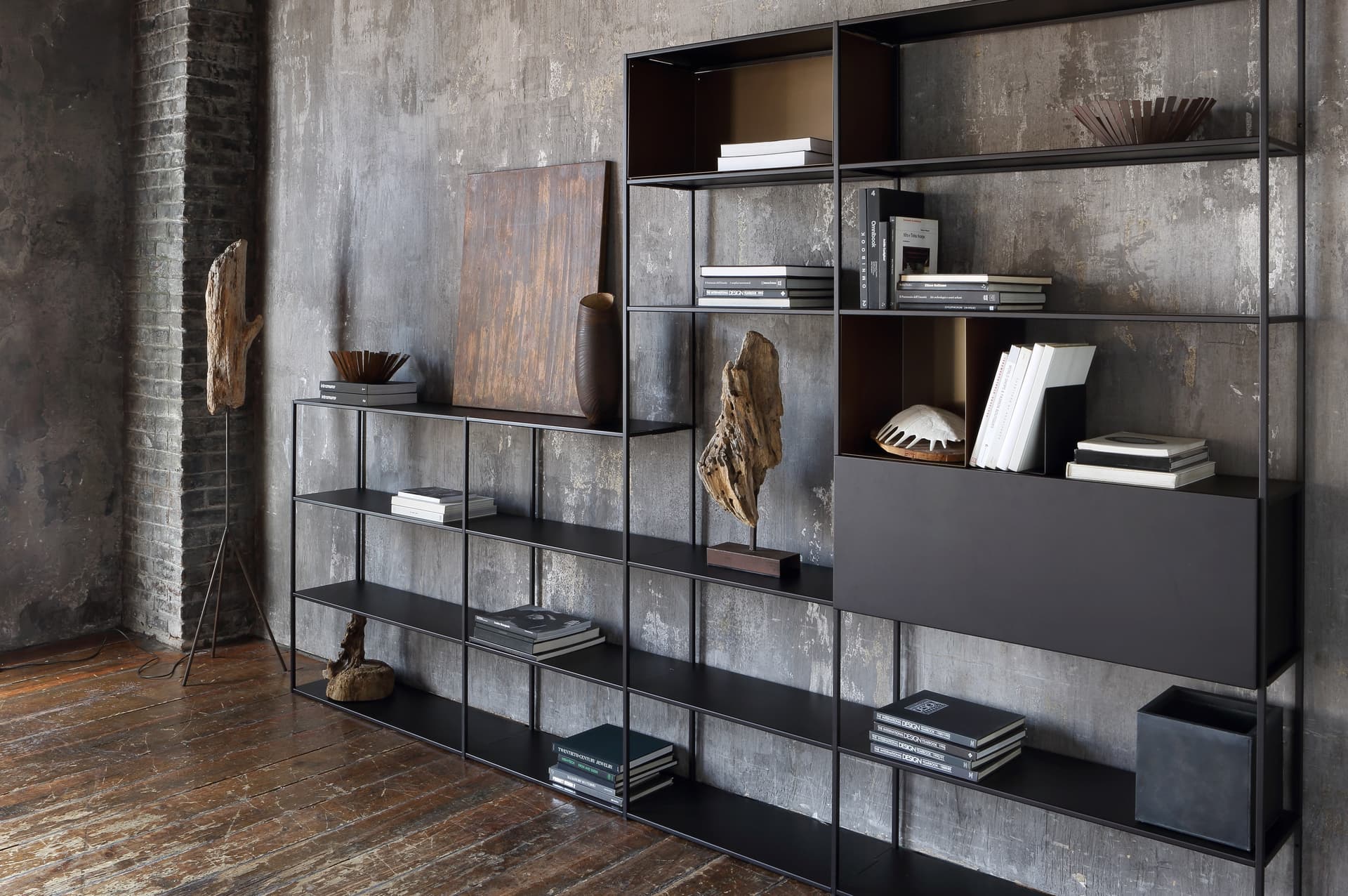 Zeus
EASY IRONY CONSOLE
Open sectional metal bookcase